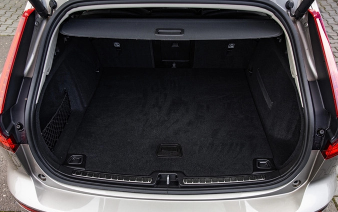 Volvo V60 cena 96900 przebieg: 165015, rok produkcji 2018 z Mińsk Mazowiecki małe 781